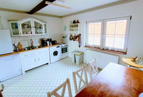 Dapur atau dapur kecil di Ruhiges 4 Sterne Exzellenz-Appartement DIANA im Elb-Urstromtal - fast WLAN, good for long-terms