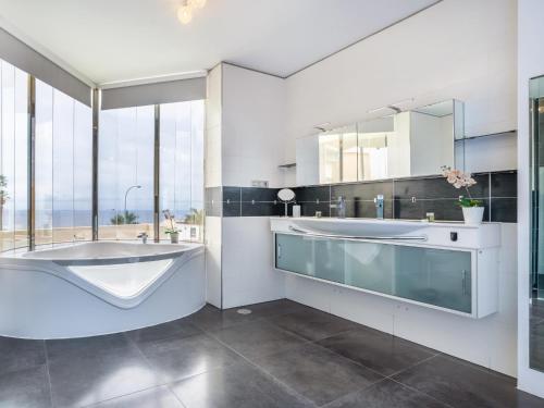 Villa Olbia Charming Infinity Pool sea view