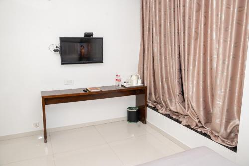 Televisyen dan/atau pusat hiburan di Hotel Executive Silver Inn