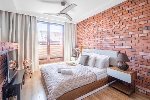 Posteľ alebo postele v izbe v ubytovaní Flatbook - City Center SPA Apartments Motlawa