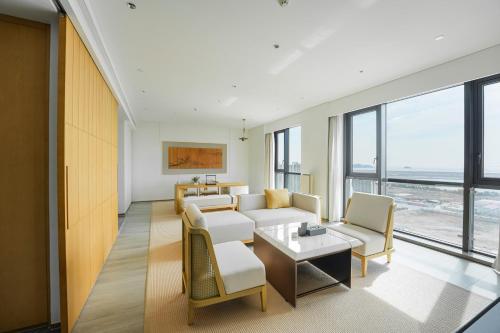 a living room with a couch and a table at Holiday Inn Ningbo Xiangshan Damu Bay by IHG in Xiangshan