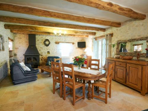 Χώρος καθιστικού στο Holiday Home Moulin de Rabine by Interhome