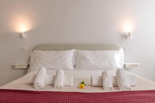 Una cama o camas en una habitación de GLAM PARMA