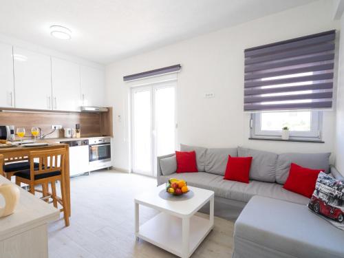 Apartment Lucius 1 by Interhome