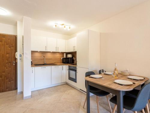 Apartment Les Regates-5 by Interhome