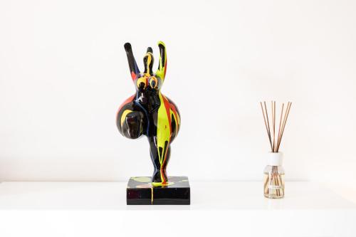 a statue of a woman on a stand next to a vase at Arcave Luxury Apartment in Sirmione
