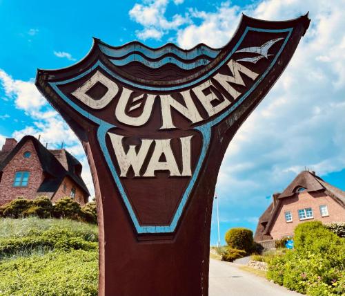a sign for the entrance to a house at Lazy-Dolphin-Wohnung-3 in Rantum