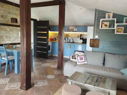 Горе на вилата