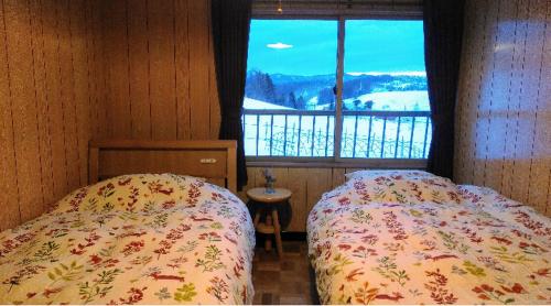 Giường trong phòng chung tại 宿　大都会
