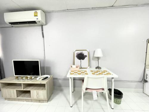 TV a/nebo společenská místnost v ubytování Impact C3 Muathong