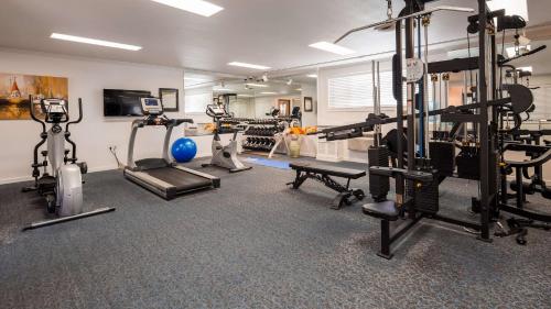 a gym with several treadmills and machines at Best Western Plus Humboldt Bay Inn in Eureka