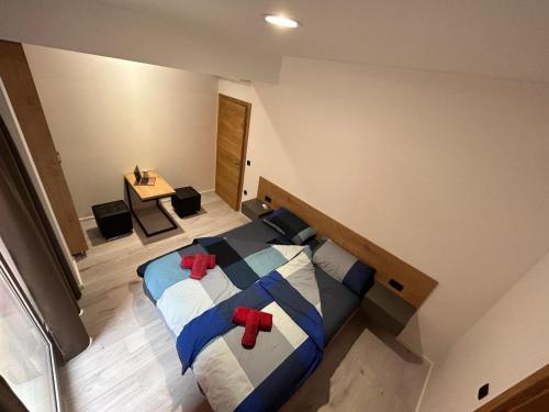 a bedroom with a bed with red crosses on it at Hostelum in Umag