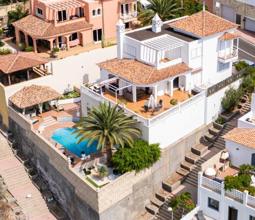 Enchanting Villa Portocervo Heated Pool Sea view