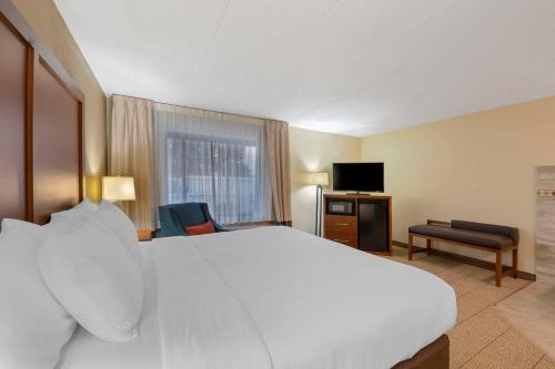 Ένα ή περισσότερα κρεβάτια σε δωμάτιο στο Comfort Inn & Suites Indianapolis Northwest - College Park