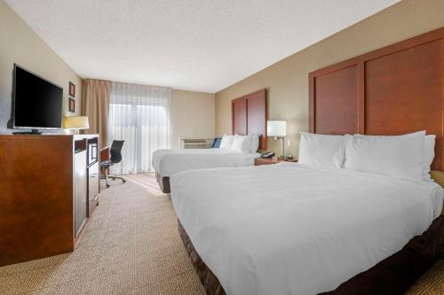 Ένα ή περισσότερα κρεβάτια σε δωμάτιο στο Comfort Inn & Suites Indianapolis Northwest - College Park