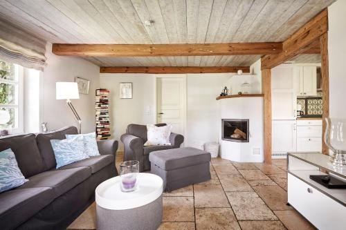 a living room with a couch and a table at Haus Augenblick in Utersum