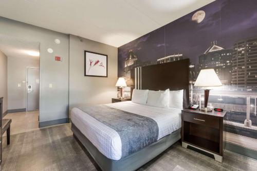 Letto o letti in una camera di Clarion Pointe Greensboro Airport