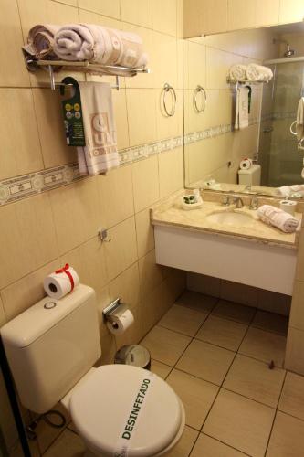Bilik mandi di Hotel Curi Executive