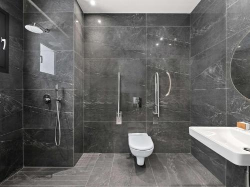 Koupelna v ubytování Mercure Larnaca City