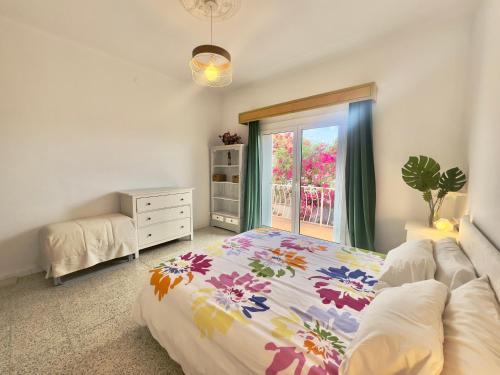 a bedroom with a bed and a window at Casita Bouganvilla in Roses