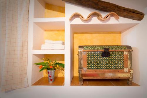 Φωτογραφία από το άλμπουμ του Romantic house for 2 or 4 people with jacuzzi σε El Reul Alto
