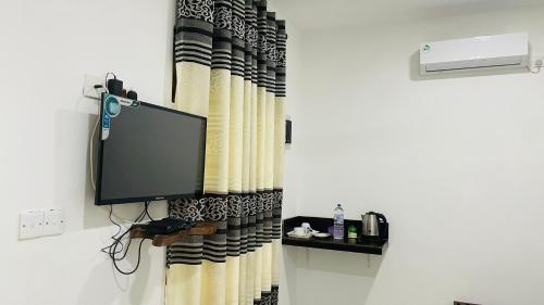 TV a/nebo společenská místnost v ubytování Sigiri Suncap Cottage