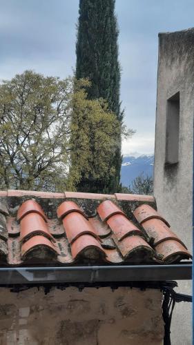 a roof of a building with red roofs at Là Maison Haute in Faucon