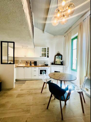 Renovated 2 bedroom duplex apartment in the center of Antibes