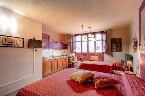 a bedroom with two beds and a kitchen with a sink at Ca' Pavaglione Country House in Borgomale