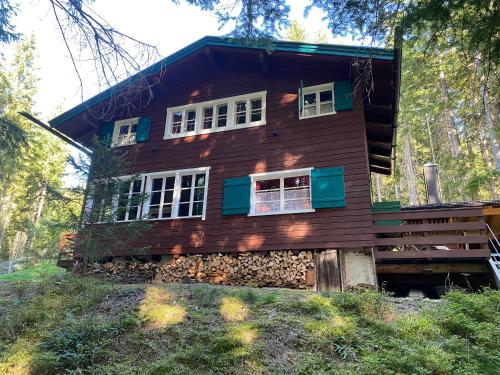 a house on a pile of logs in the woods at Berghütte Hochpillberg in Pill