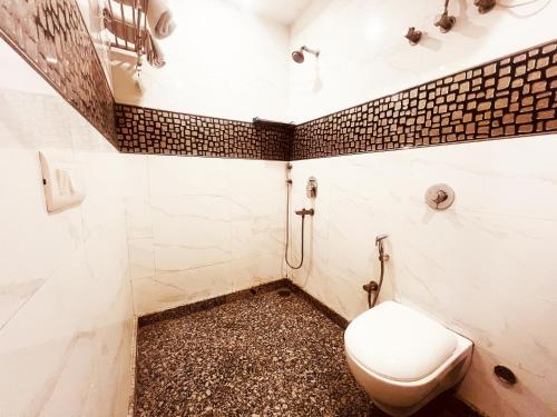 a bathroom with a toilet and a shower at Hotel Lagoona and Banquet Hall in New Delhi