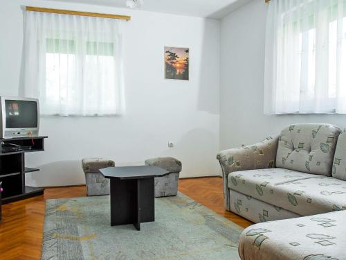 Televisyen dan/atau pusat hiburan di Holiday Home Vilma by Interhome