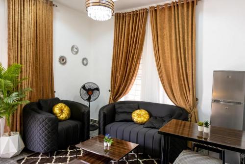 a living room with two chairs and a couch at Stopover apartments in Galadima