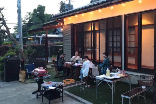 Clients de l'établissement 手ぶらでバーベキュー 広々115平米 貸切平屋 和風の庭500平米 駐車場3台無料