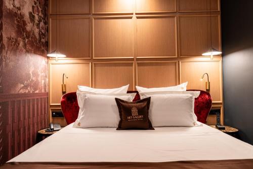 Letto o letti in una camera di Art Gallery Boutique Hotel