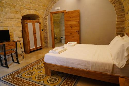 a bedroom with a bed and a desk in a room at Terra di Trani in Trani