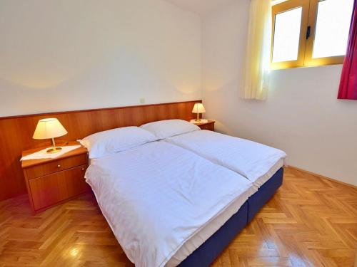 Apartment Meridiana-5 by Interhome