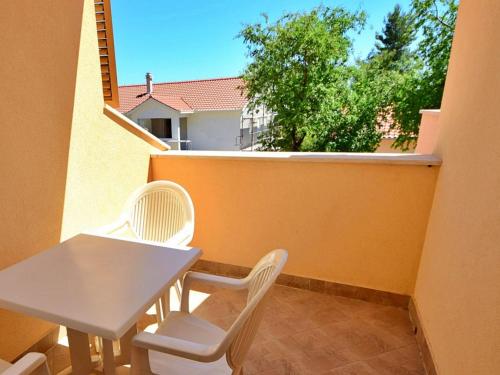 Apartment Meridiana-5 by Interhome