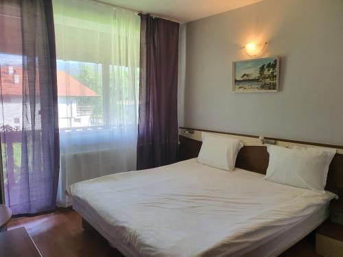 Postel nebo postele na pokoji v ubytování GUEST HOUSE TONI СТАИ за ГОСТИ ТОНИ