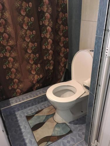 Un baño de Anand Villa Guest House