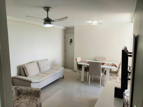 a living room with a couch and a table at Ótimo apartamento, bem localizado in Aracaju
