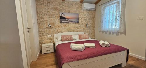 Posteľ alebo postele v izbe v ubytovaní Apartments & Rooms KARLA