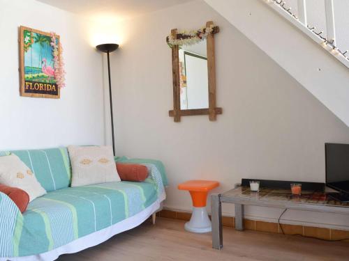 Photo de la galerie de l'établissement Appartement duplex 2 pièces avec piscine et parking, à 300m de la plage à Narbonne Plage - FR-1-229B-81, à Narbonne