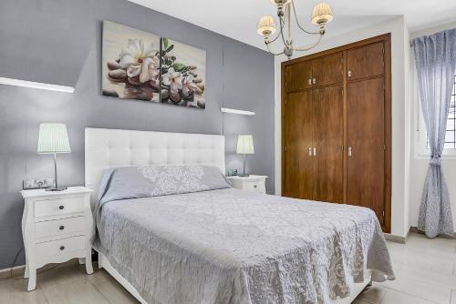 Ένα ή περισσότερα κρεβάτια σε δωμάτιο στο Apartamento Aryan - sólo familias