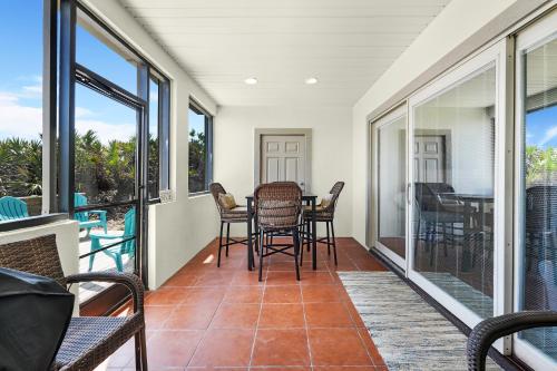 Rõdu või terrass majutusasutuses Spacious Oceanfront Home Close to TPC and St Augustine - Immediate Availability