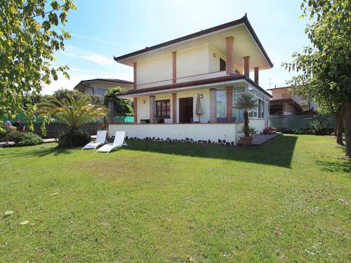 Vonkajšia záhrada v ubytovaní Villa Villa Chiara by Interhome