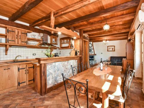 Kuchyňa alebo kuchynka v ubytovaní Holiday Home Villa Golubinka by Interhome