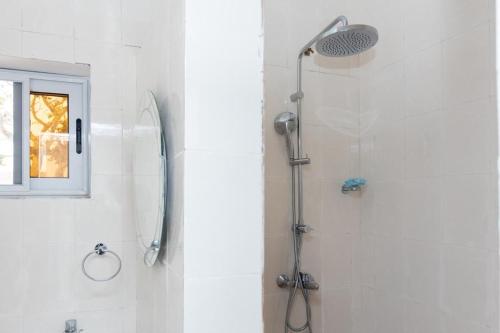 a shower in a bathroom with a window at Tills Beach Resort in Fetta