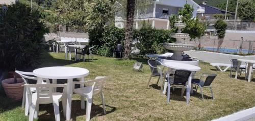 Taman di luar Hostal Entrimeña 2