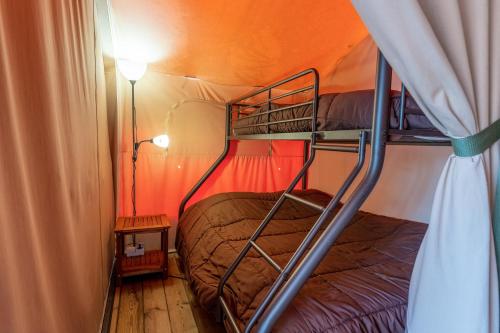 Postel nebo postele na pokoji v ubytování Camping Nature L'Airial